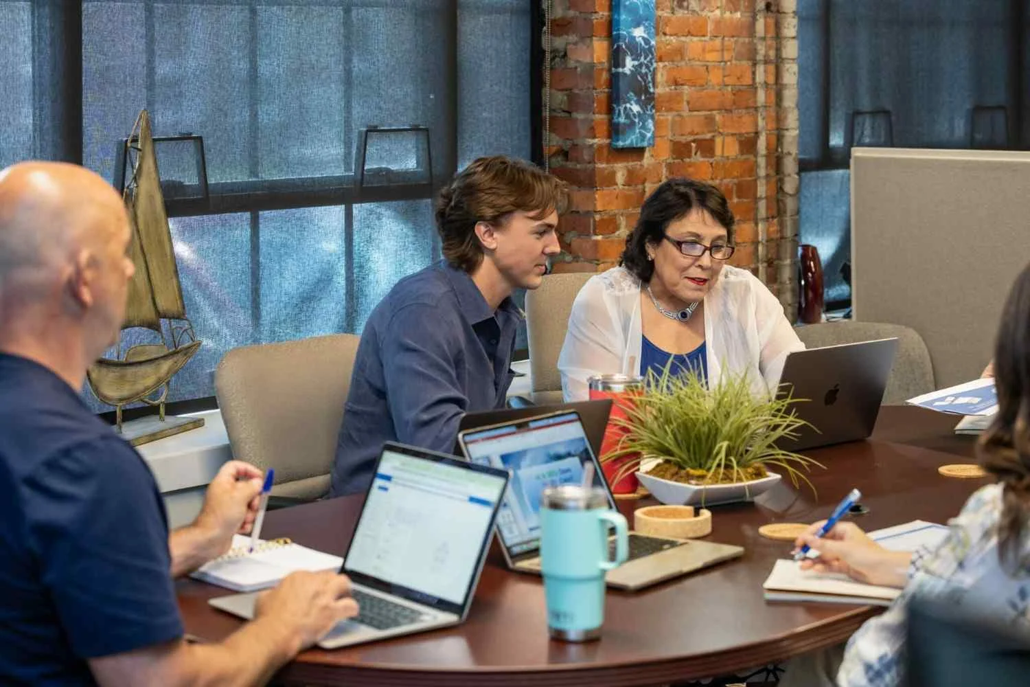 8 Waves Creative | Home2 Digital-Marketing-Agency